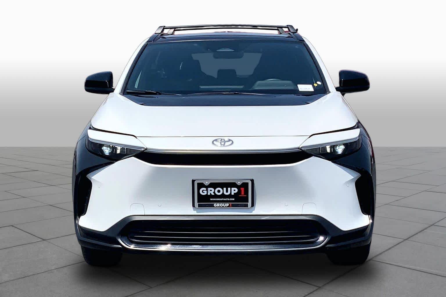 Used 2024 Wind Chill Pearl Toyota XLE image 3
