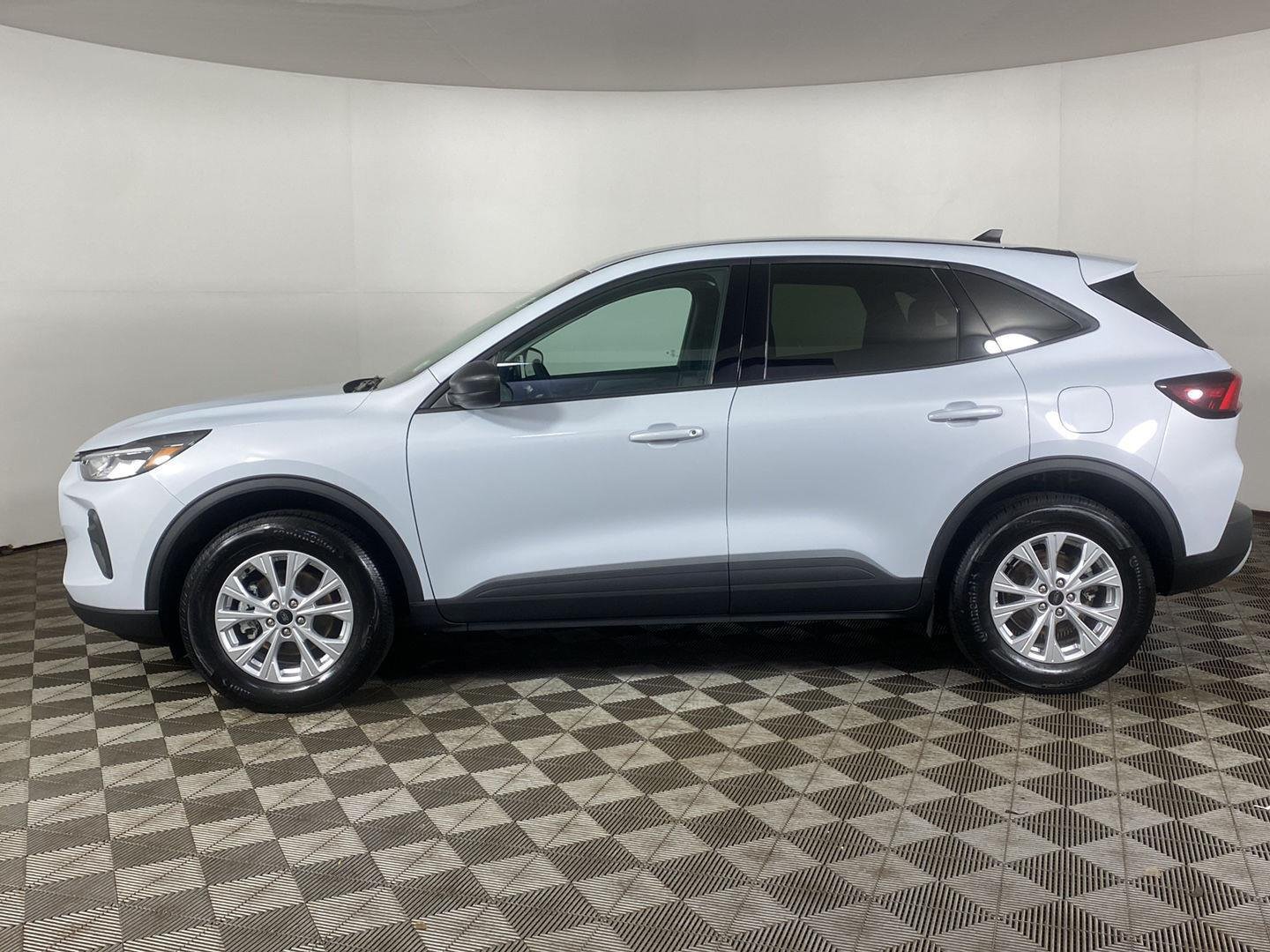 Used 2025 Space Silver Ford Active image 27