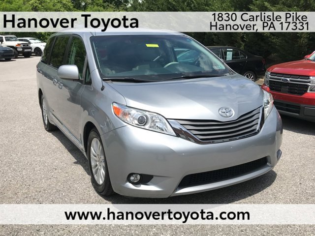 2014 Toyota Sienna XLE V6 7-Passenger Access Seat's photo