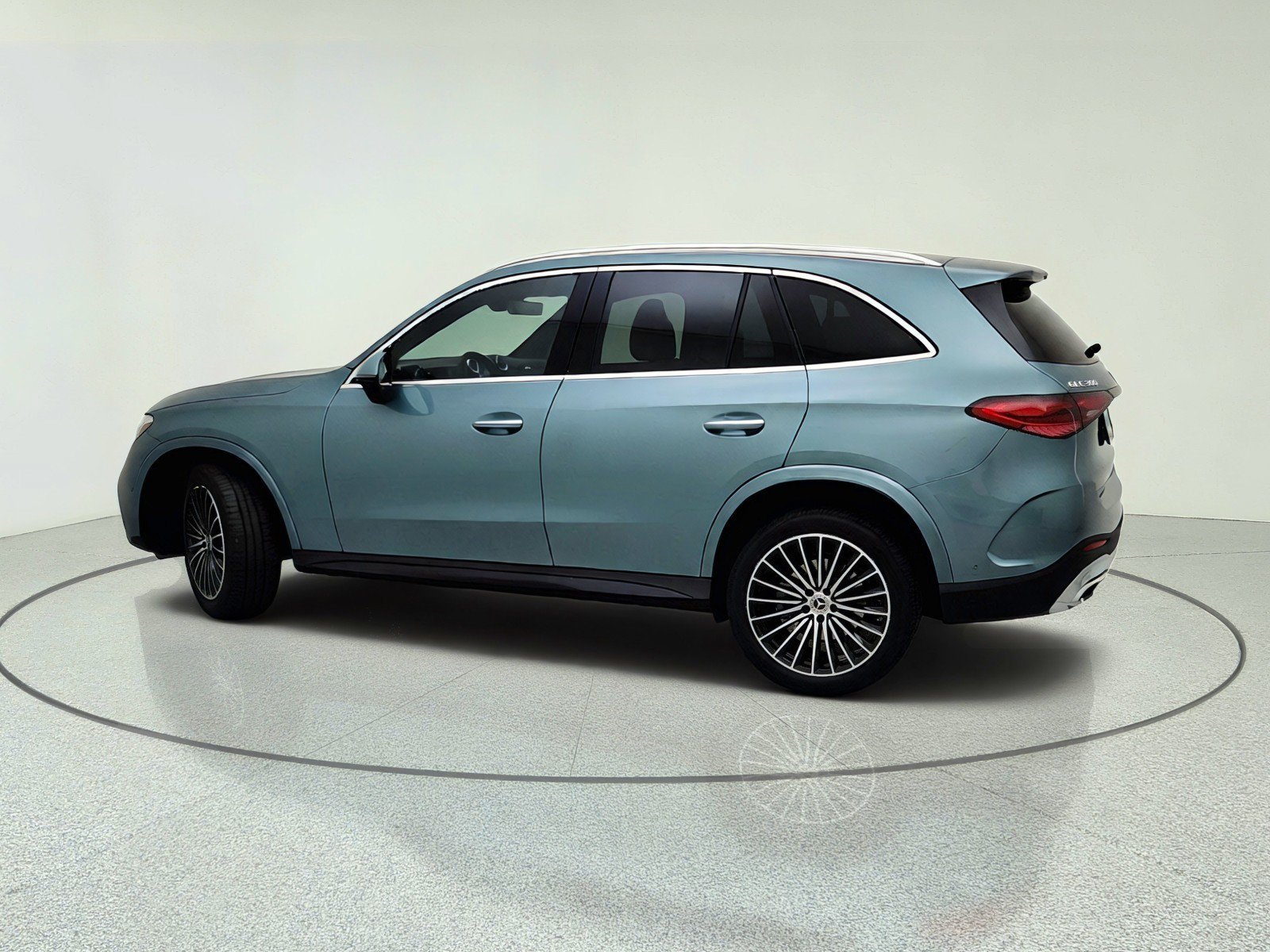 New 2026 Verde Silver Metallic Mercedes-Benz GLC 300 SUV image 41
