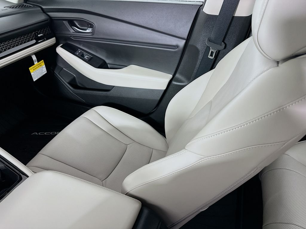 New 2026 Urban Gray Pearl Honda Touring image 24
