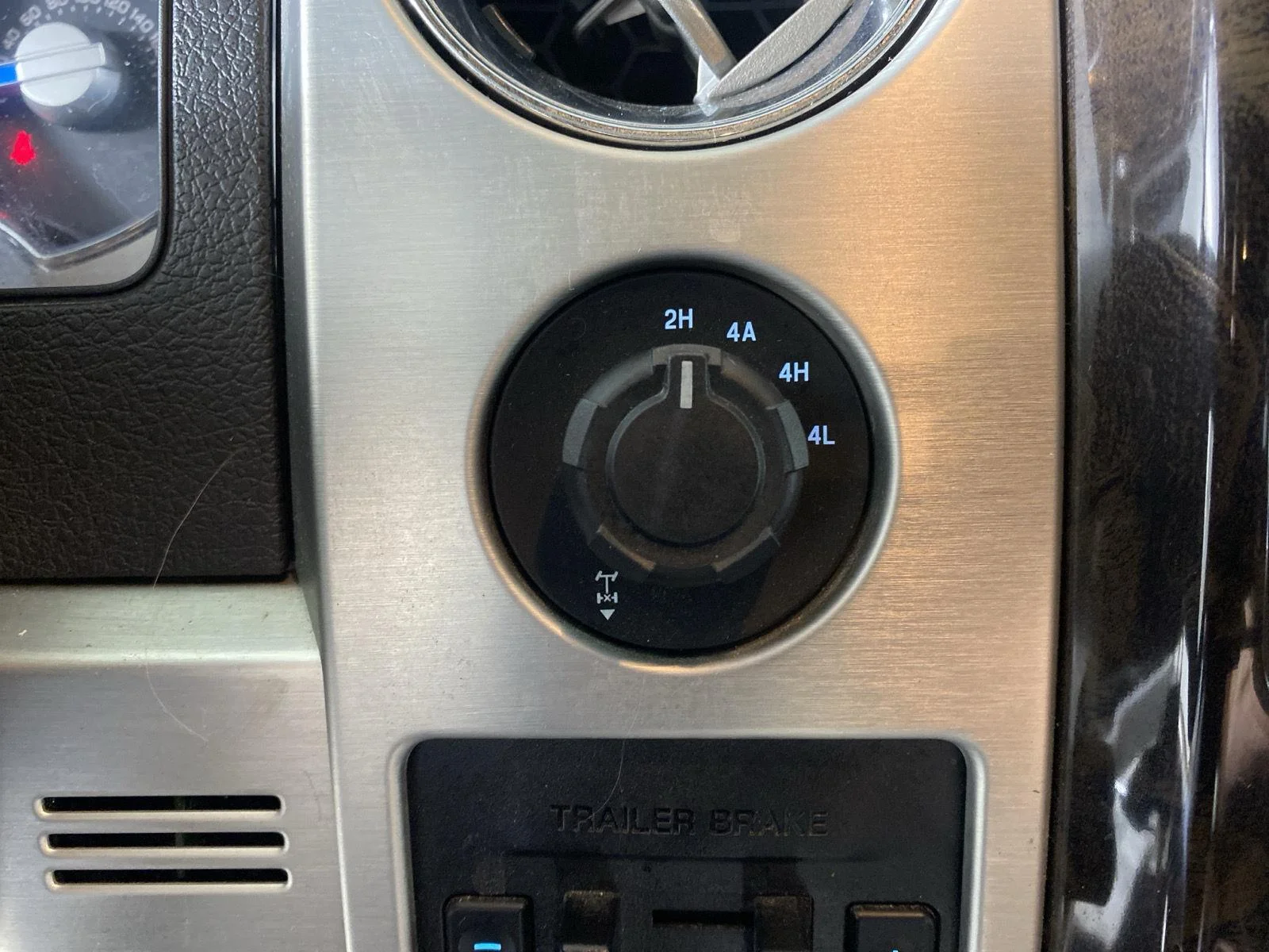 Used 2014 White Platinum Metallic Tri-Coat Ford  image 27