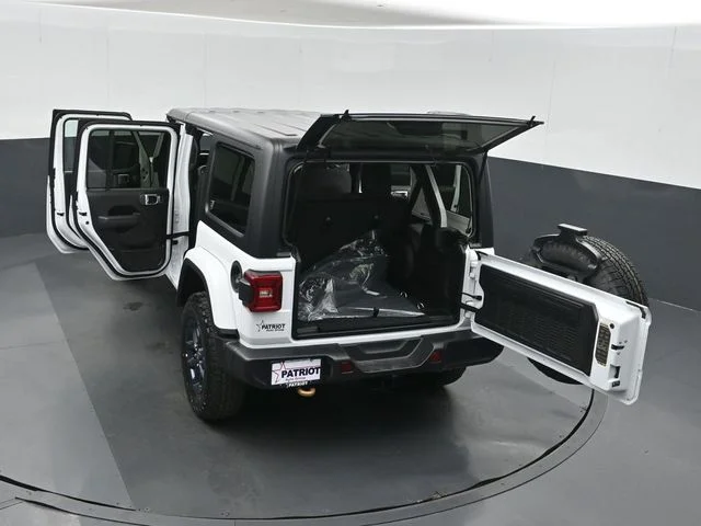 New 2026 Bright White Clear-Coat Exterior Paint Jeep 85th Anniversary Edition image 54
