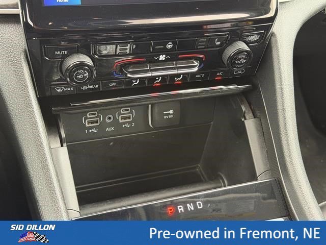 Used 2023 Silver Jeep Limited 4x4 image 12