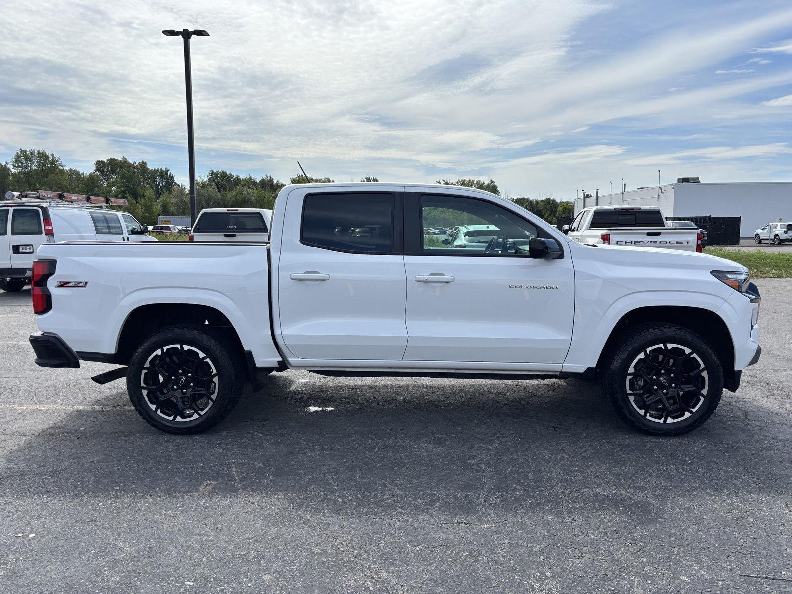 Used 2026 Summit White Chevrolet Z71 image 22