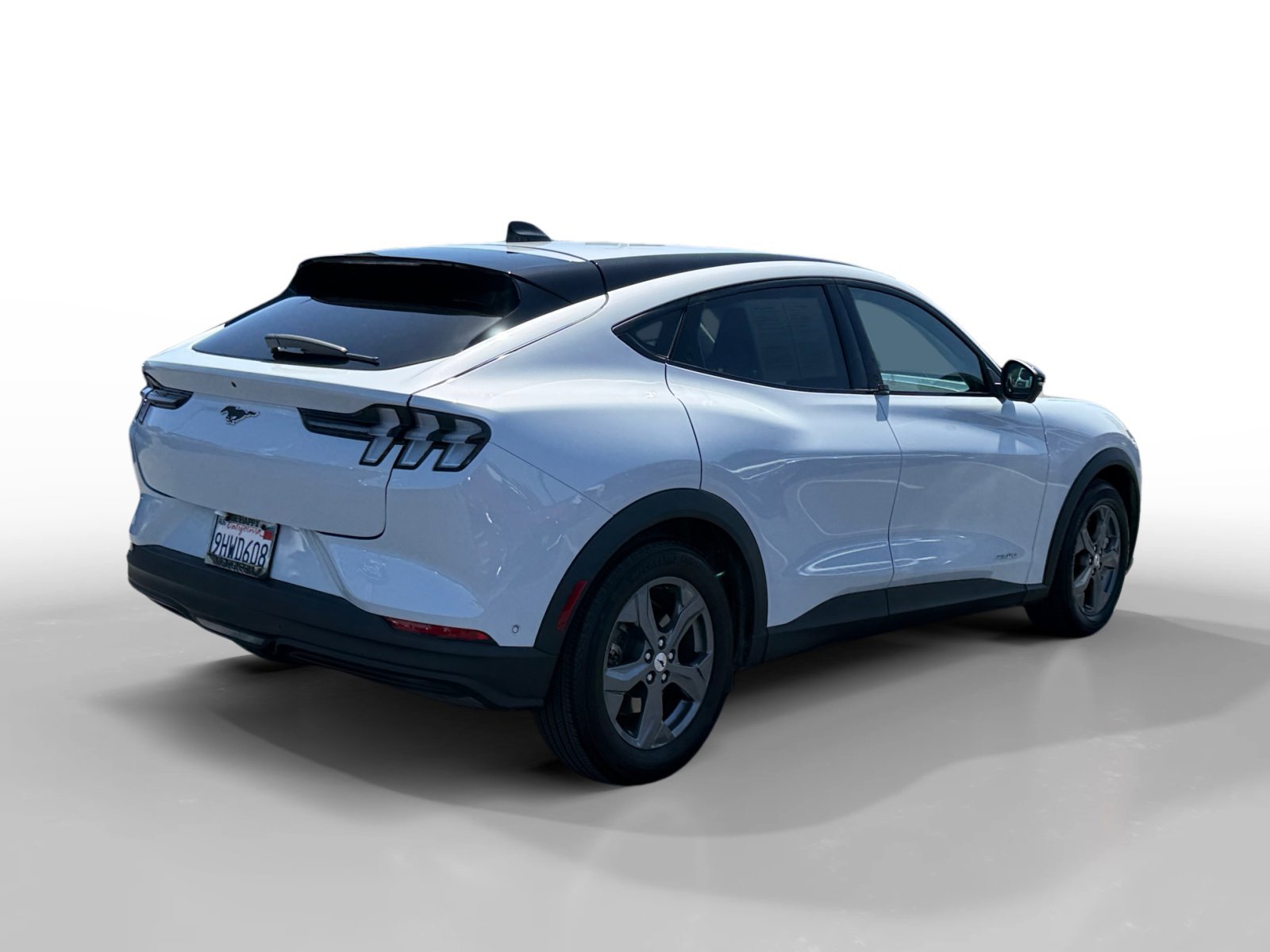Used 2023 White Metallic Ford Select image 5