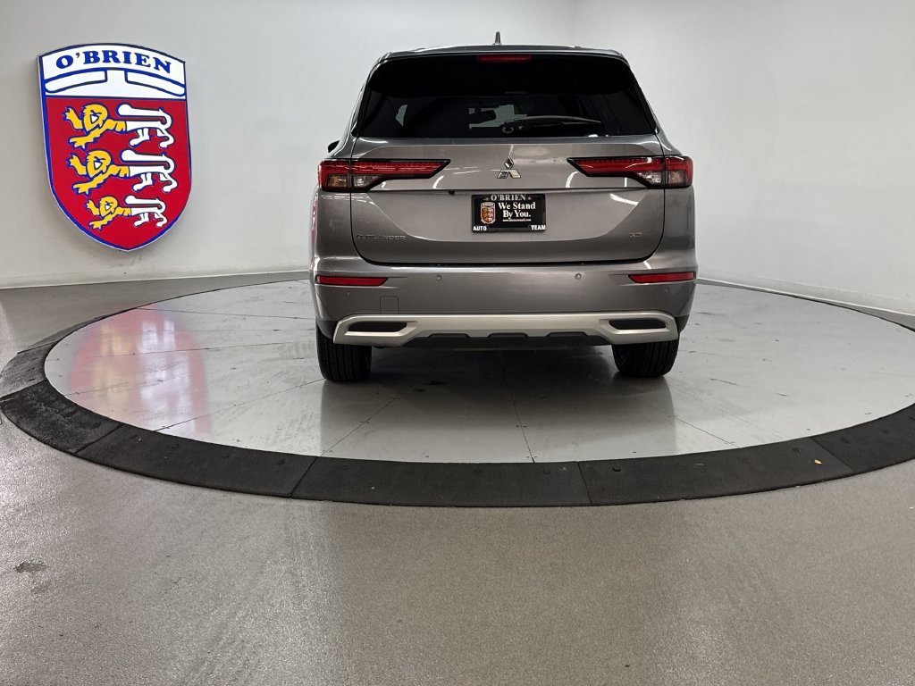 Used 2022 Gray Mitsubishi SE image 11