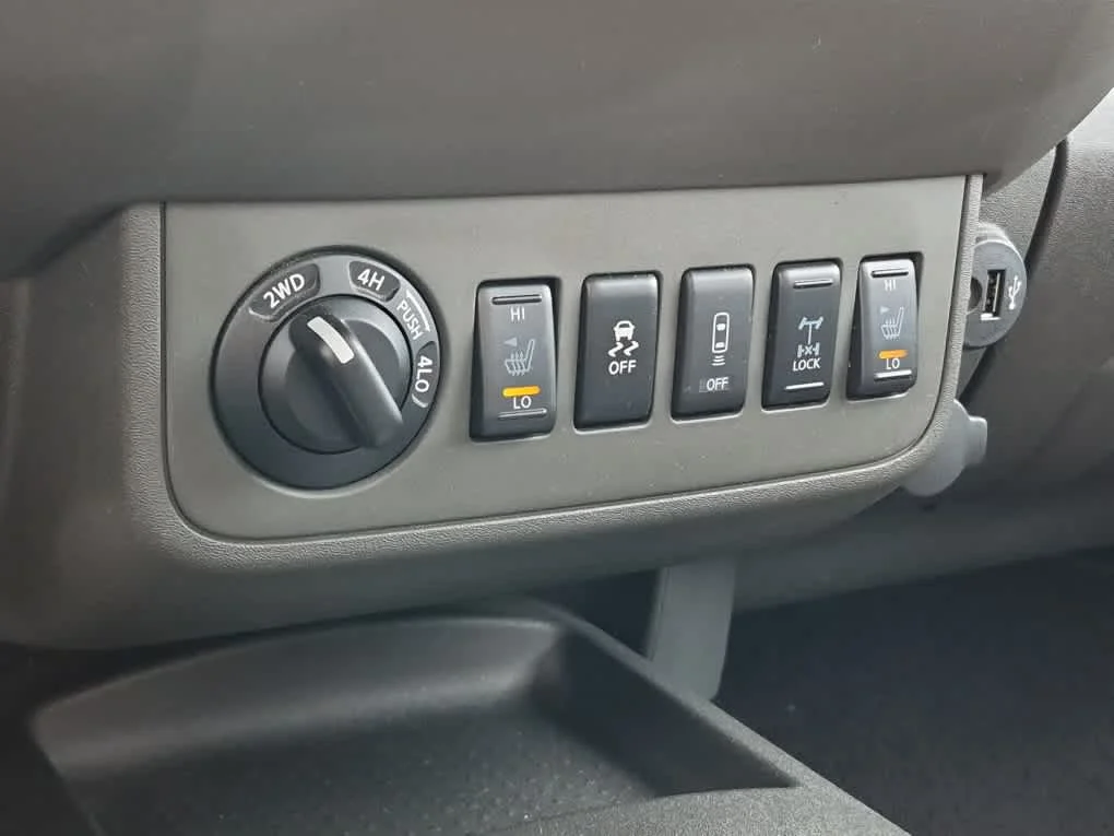 Used 2020 Glacier White Nissan PRO-4X image 15