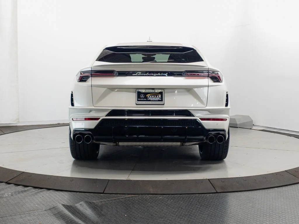 Used 2023 Balloon White Metallic Lamborghini S image 24