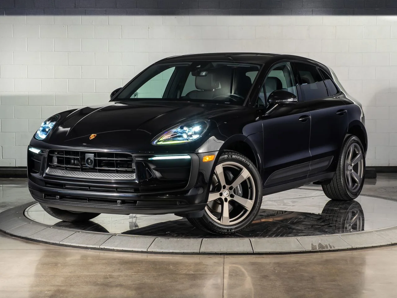 2026 Porsche Macan -'s photo