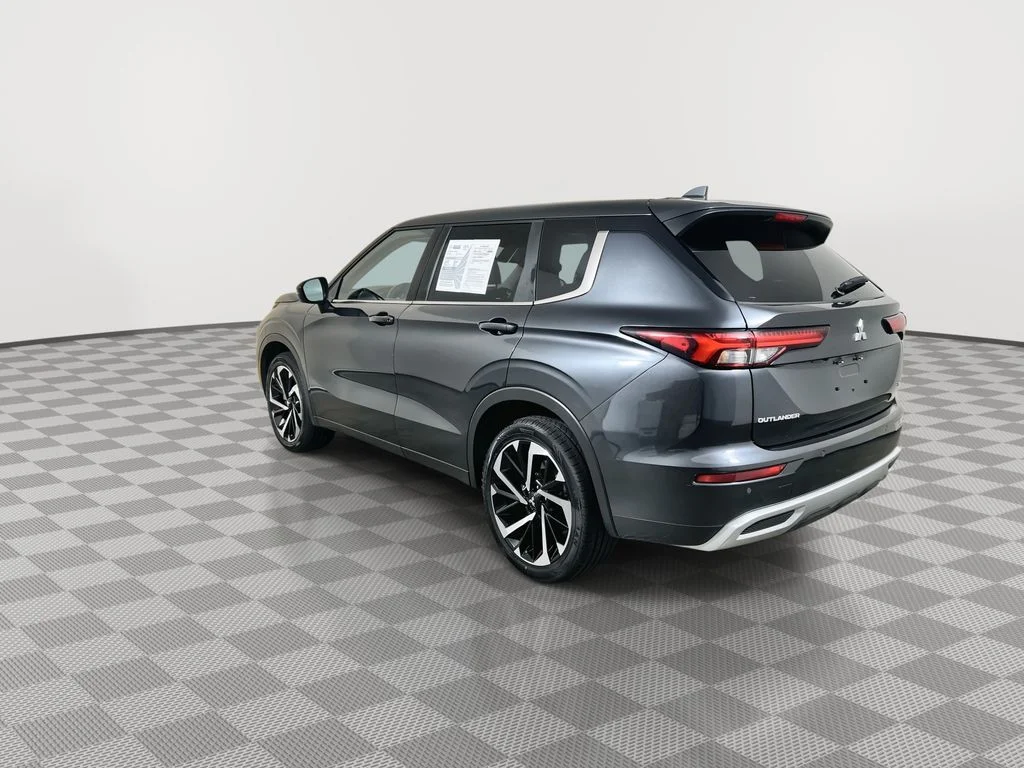 Used 2024 Gray Mitsubishi SE image 6
