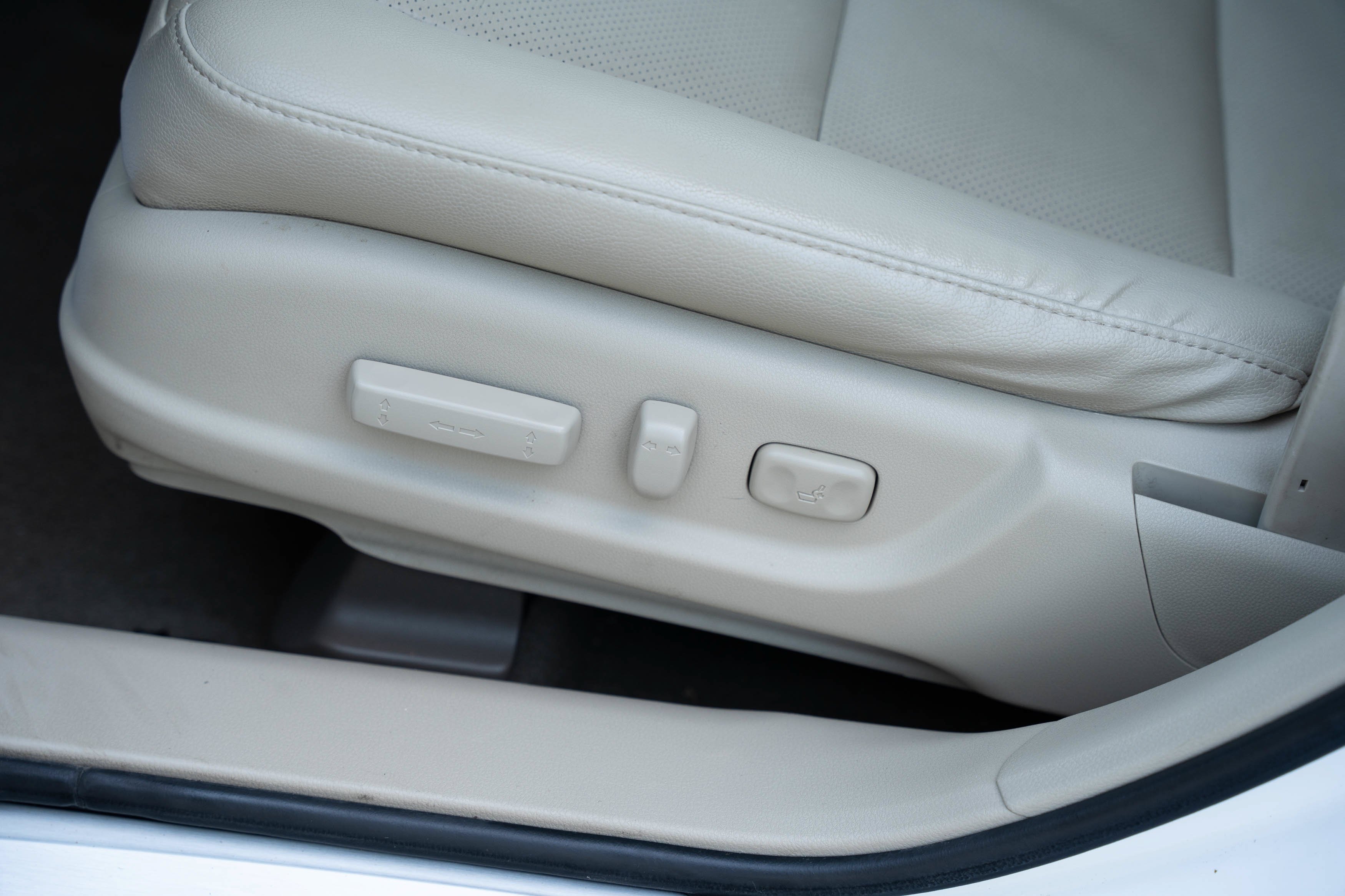 Used 2018 White Diamond Pearl Acura w/Technology Pkg image 17