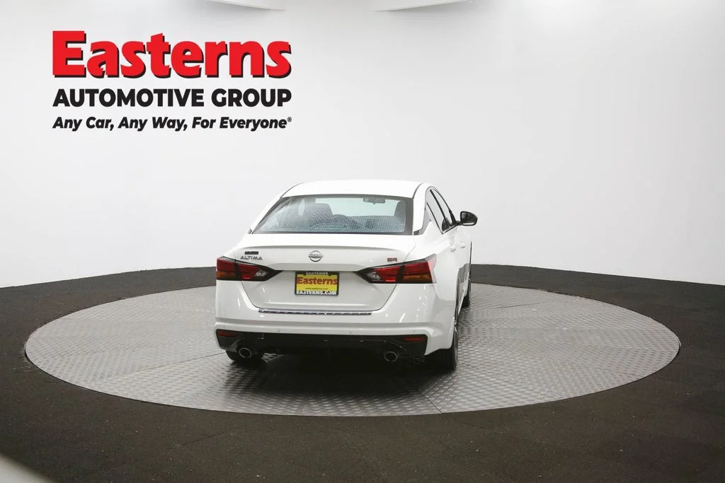 Used 2023 White Nissan 2.5 SR image 35
