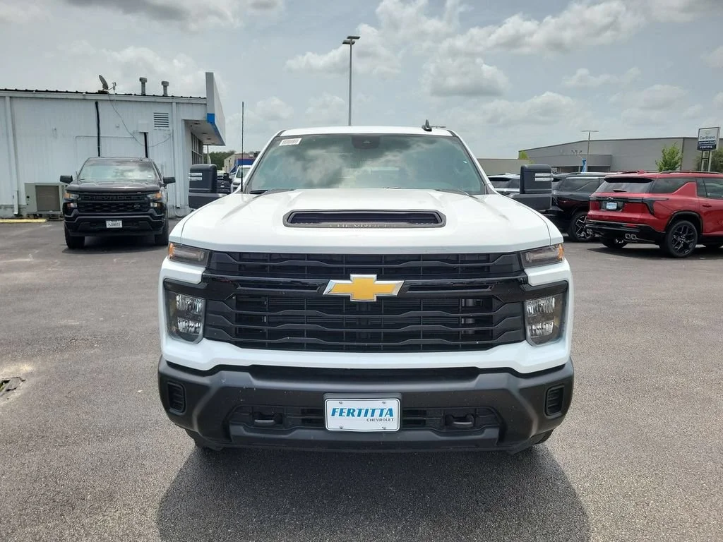 New 2026 Summit White Chevrolet WT image 18