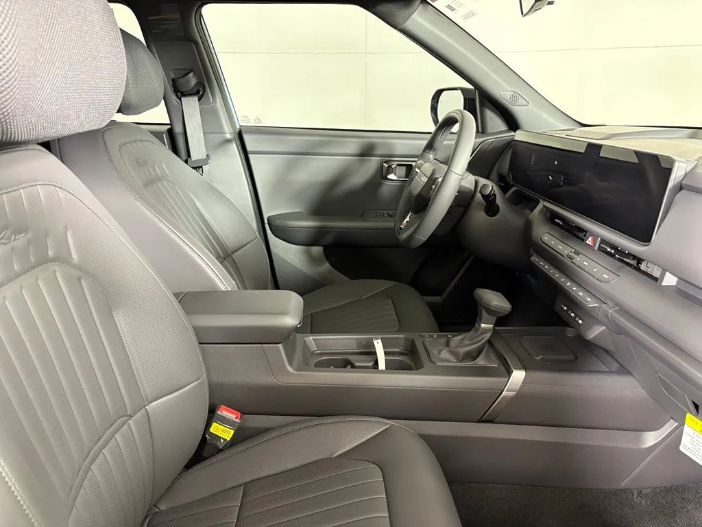 New 2027 Frost Blue / Black Roof Kia X-Line S image 14