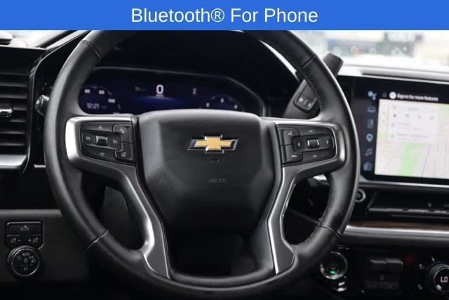Used 2025 Summit White Chevrolet LT image 4