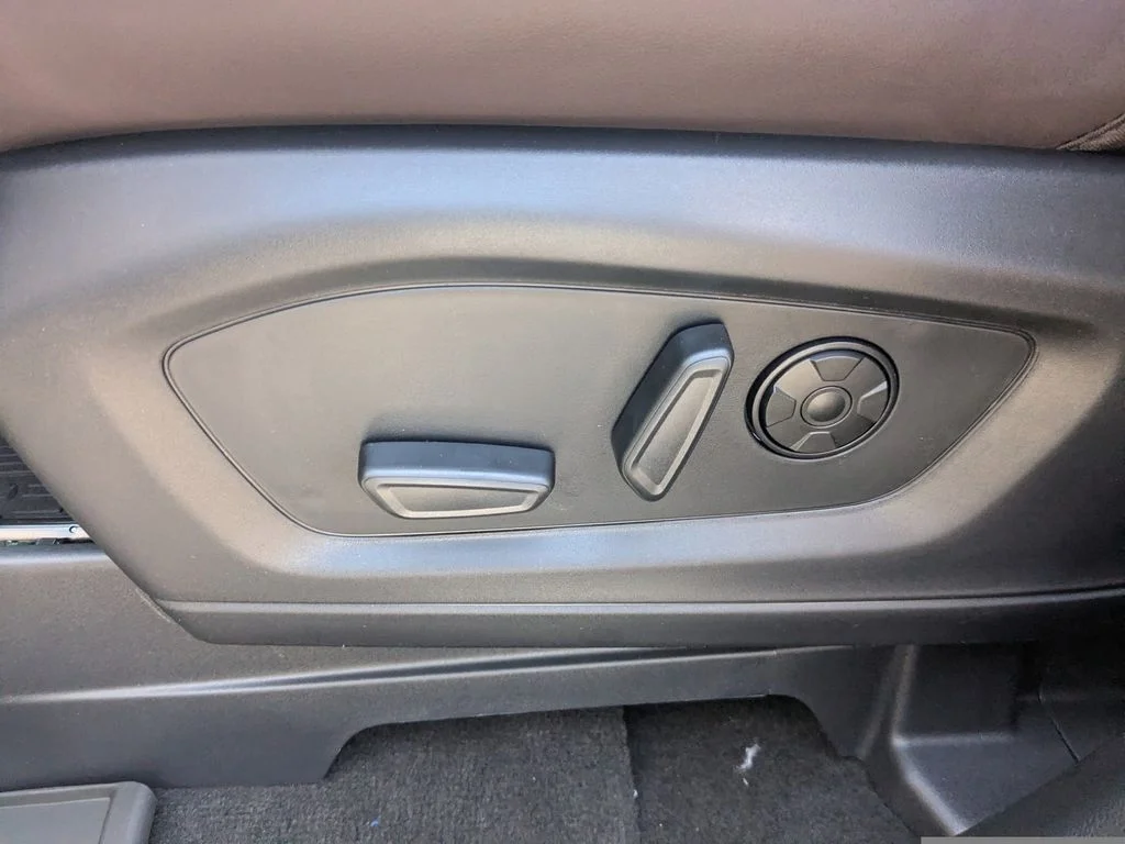 New 2026 Star White Metallic Tri-Coat Ford Platinum image 17