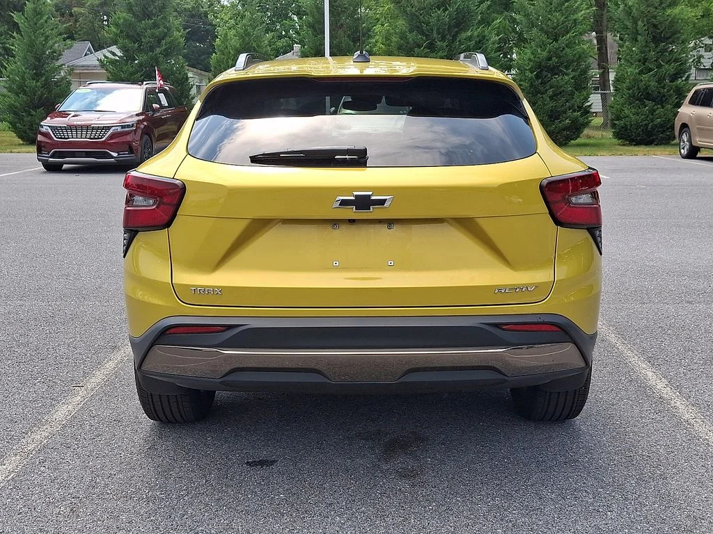 Used 2025 Yellow Chevrolet ACTIV image 5