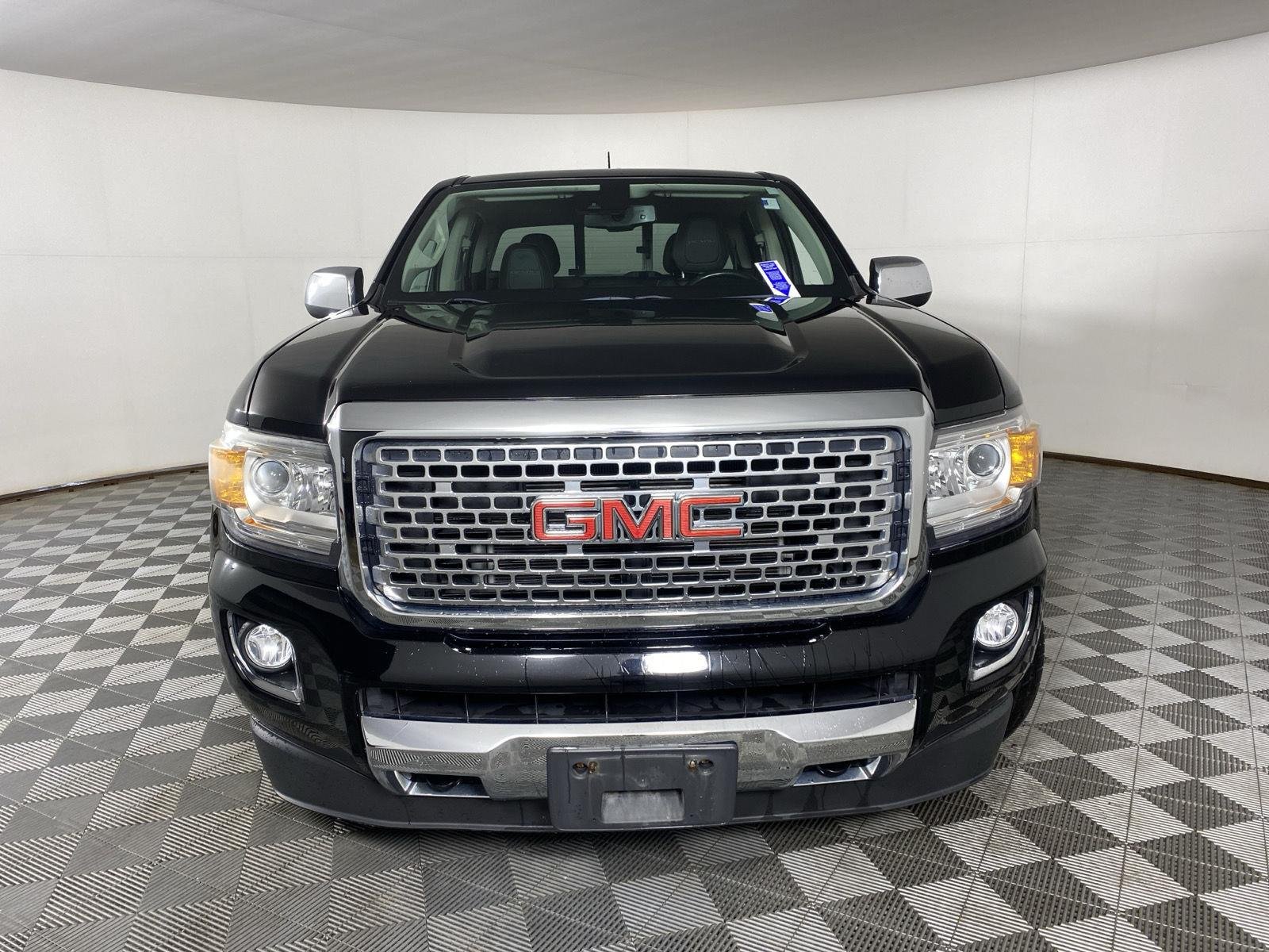 Used 2019 Onyx Black GMC 4WD Denali image 2