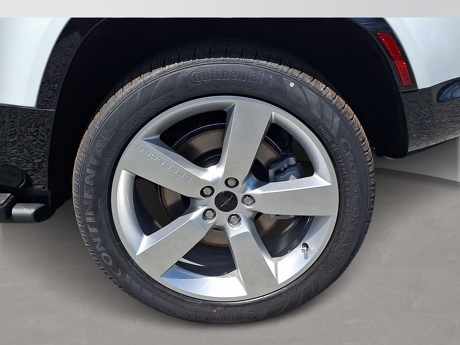 New 2026 Fuji White LAND ROVER X-Dynamic SE image 5