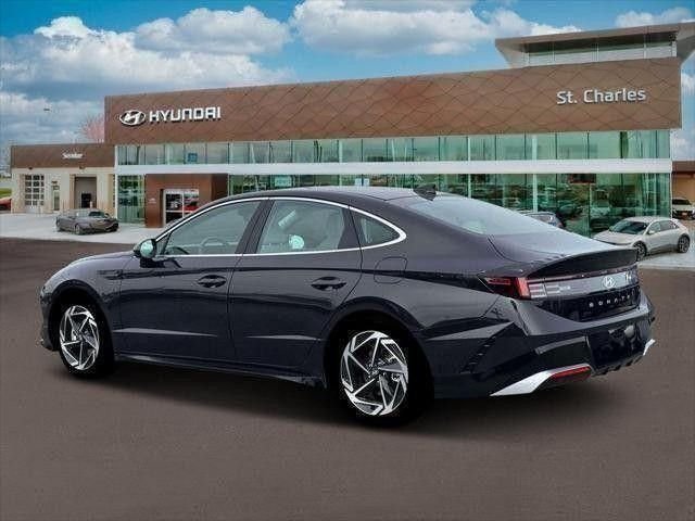 Used 2026 Blue Hyundai SEL Sport image 4