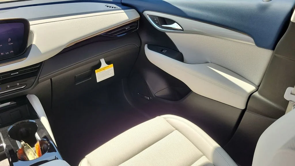 New 2026 Iridescent White Tricoat Buick Avenir image 16