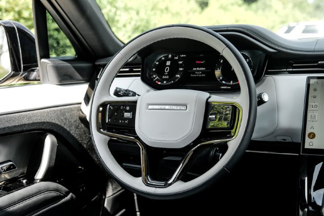Used 2024  Land Rover Dynamic SE image 19