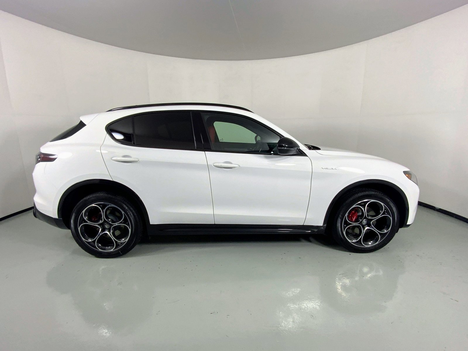 2025 Alfa Romeo Stelvio Sprint Base photo 3