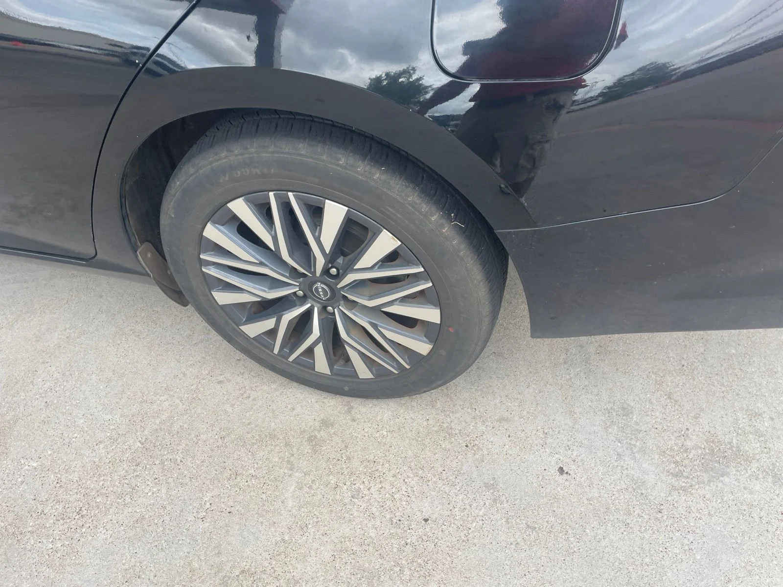 Used 2023 Black Nissan 2.5 SV image 15