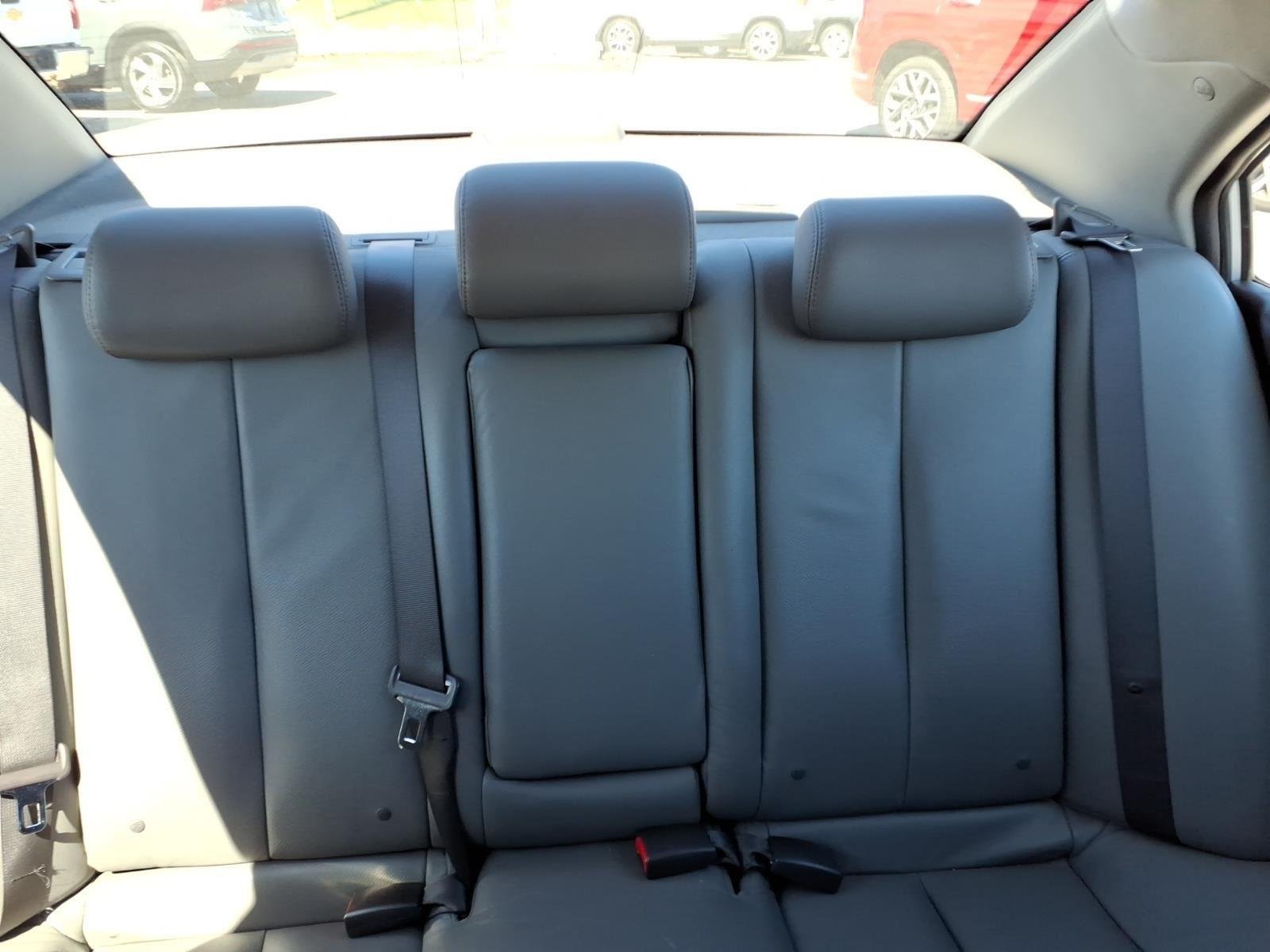 Used 2009 Bright Silver Hyundai Limited image 20