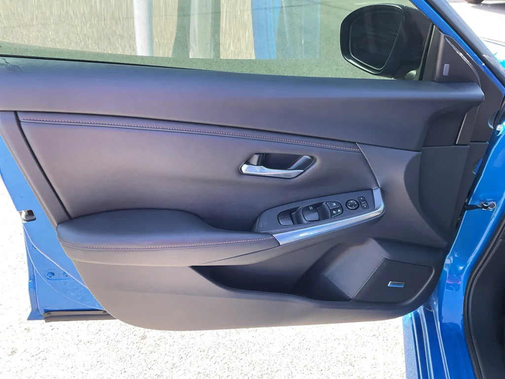 Used 2023 Electric Blue Metallic/Super Black Nissan SR image 20