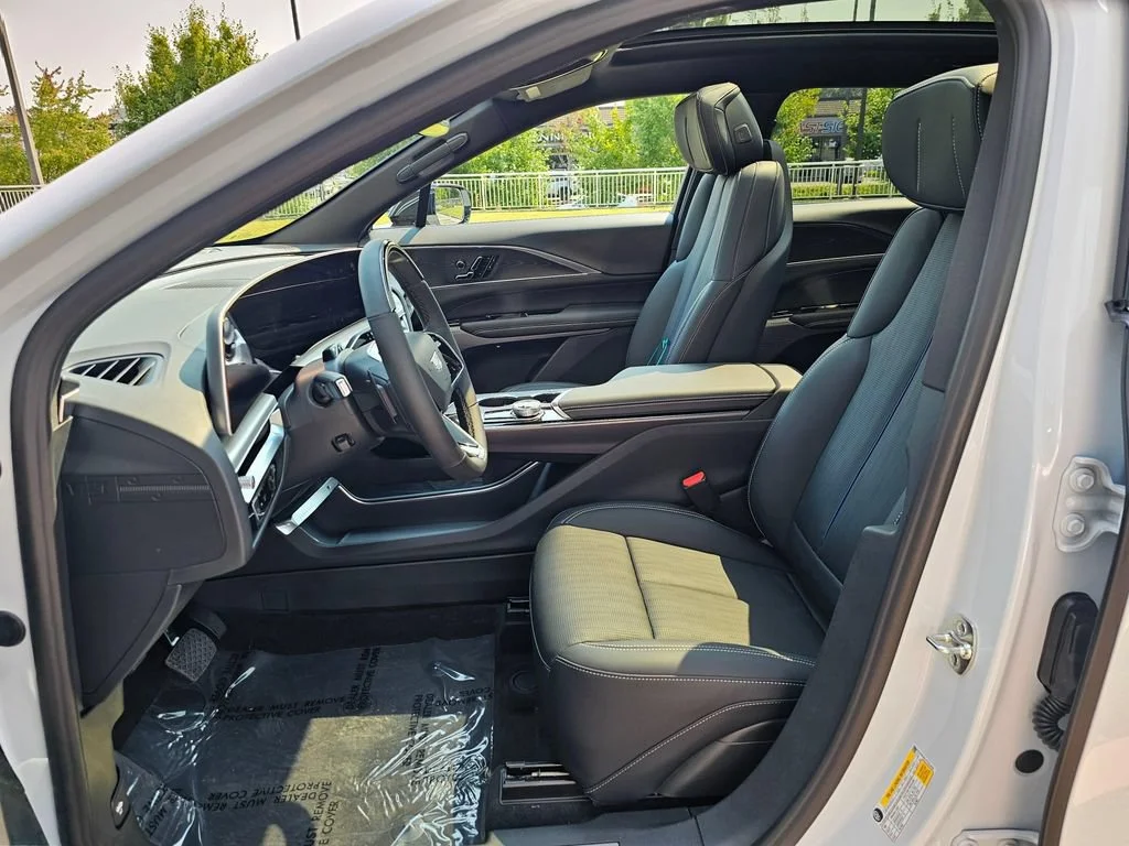 New 2026 Vibrant White Tricoat Cadillac Luxury image 20