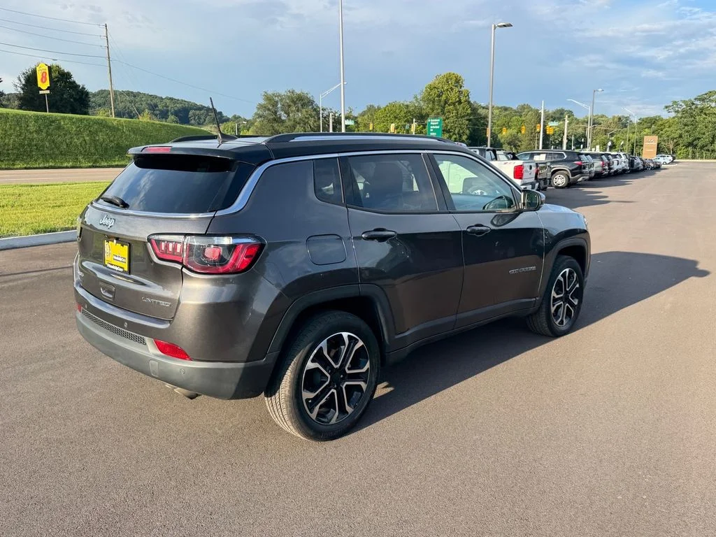 Used 2022 Gray Jeep Limited image 3