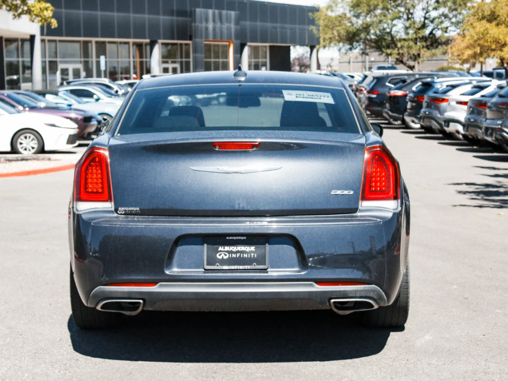 Used 2018 Gloss Black Chrysler Touring image 5