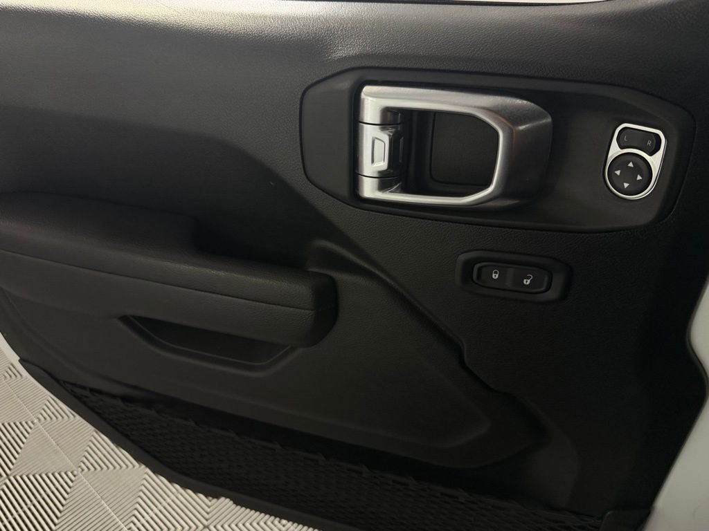 Used 2025 White Jeep Rubicon 4xe image 24