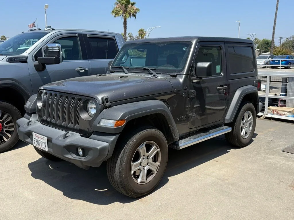 Used 2022 Gray Jeep Sport S image 3