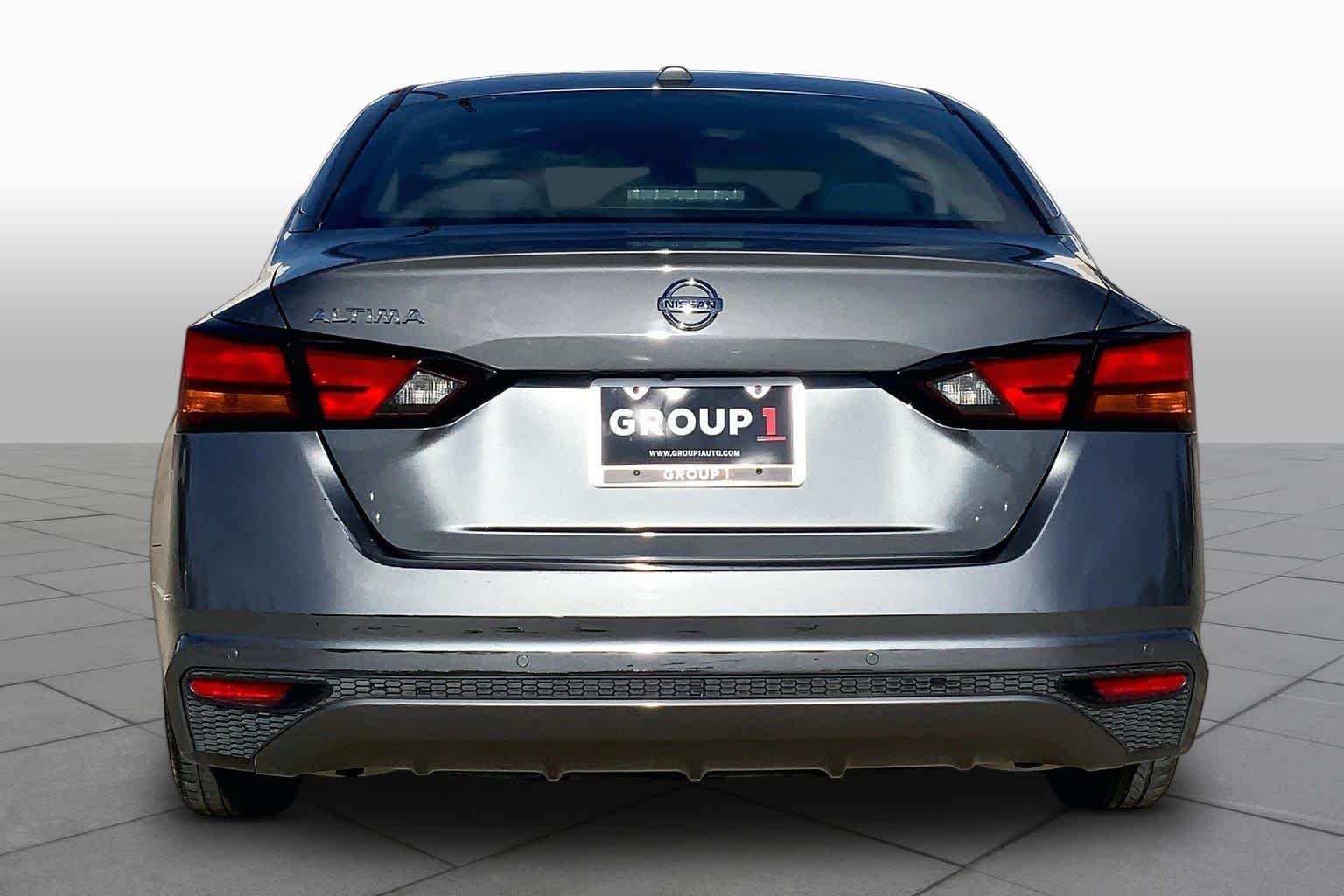 Used 2020 Gun Metallic Nissan 2.5 S image 4