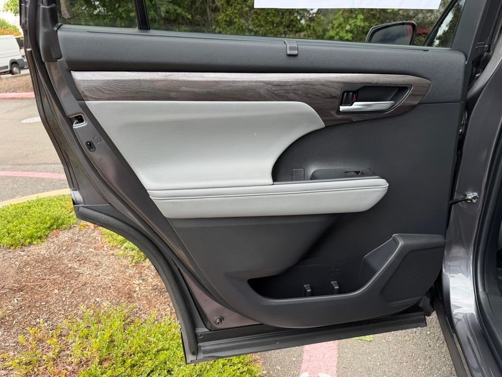 Used 2022 Magnetic Gray Metallic Toyota Platinum image 30