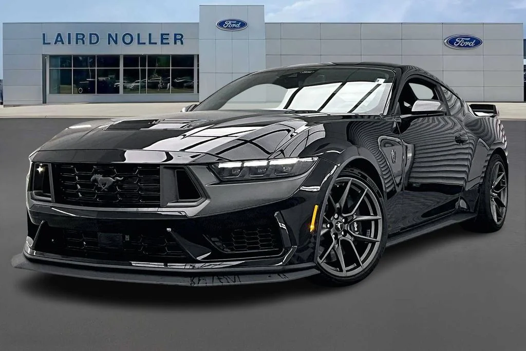 2025 Ford Mustang Dark Horse's photo