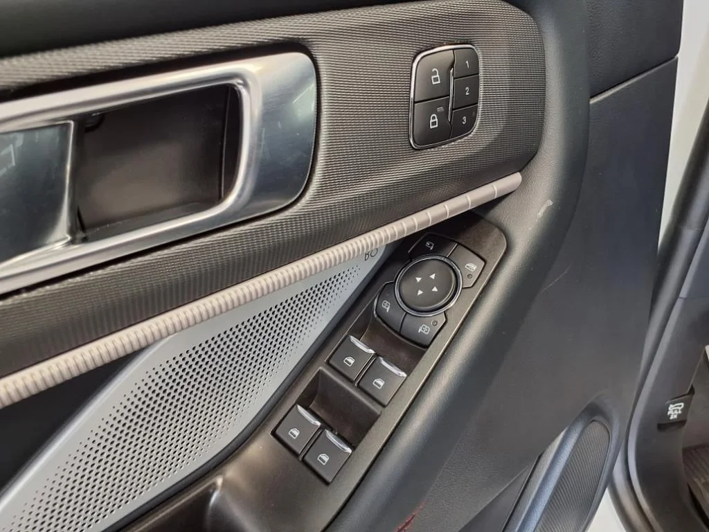 2025 Ford Explorer ST - Photo 16