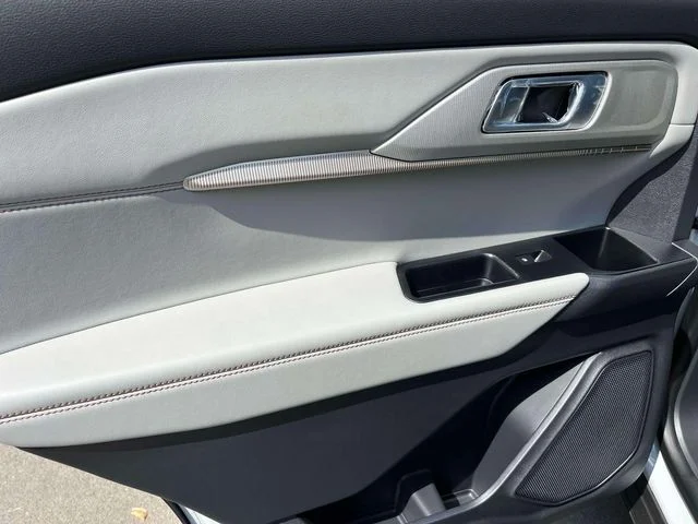 New 2027 Avalanche Gray Ford Active image 15