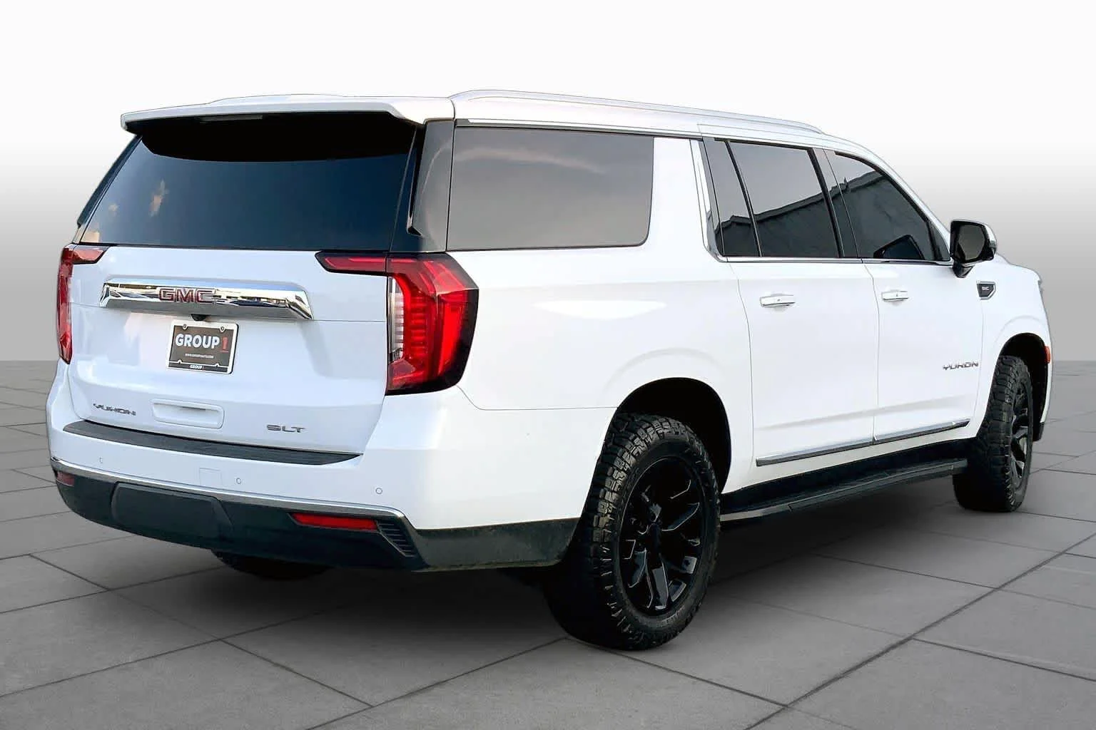 Used 2023 Summit White GMC SLT image 12
