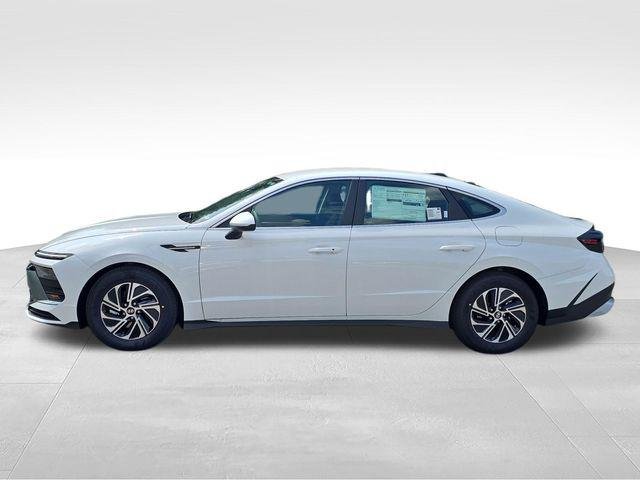 New 2026 White Hyundai Blue image 2