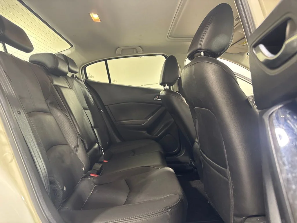 Used 2018 Snowflake White Pearl Mazda Grand Touring image 25