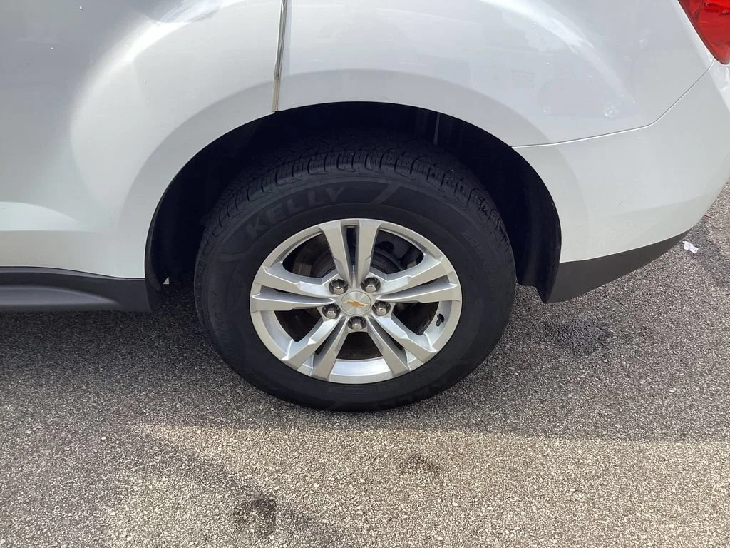 Used 2015 SUMMIT WHITE Chevrolet LS image 22