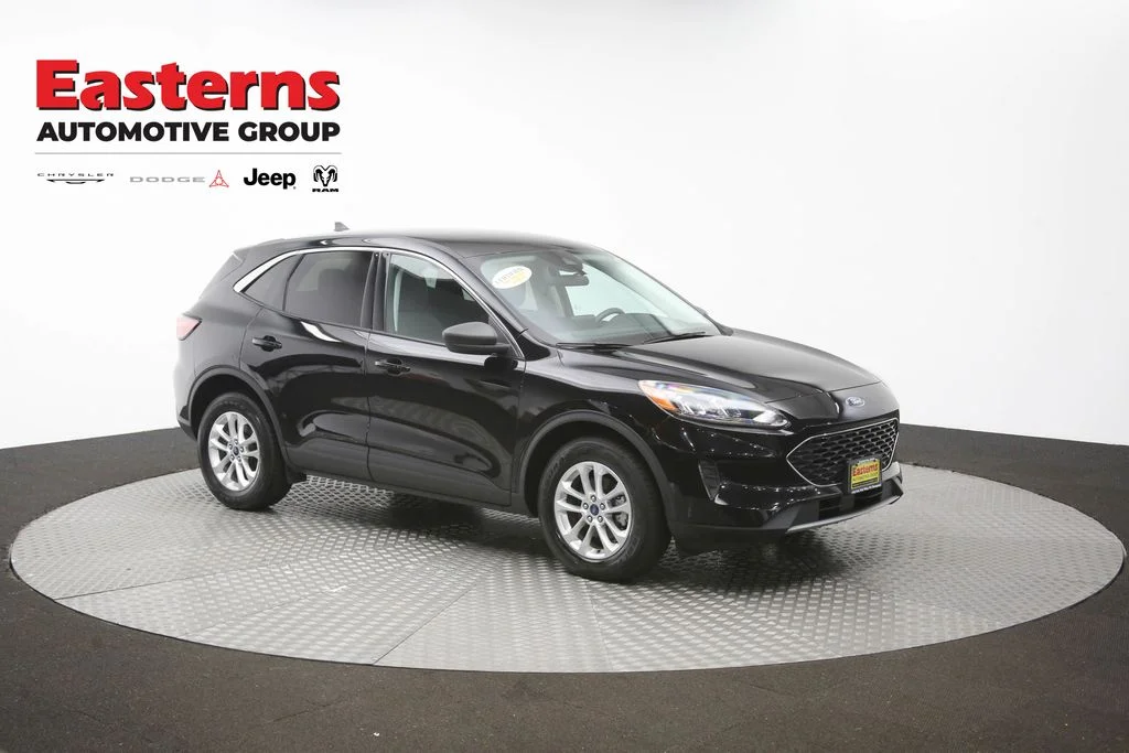 Used 2022 Black Ford SE image 47
