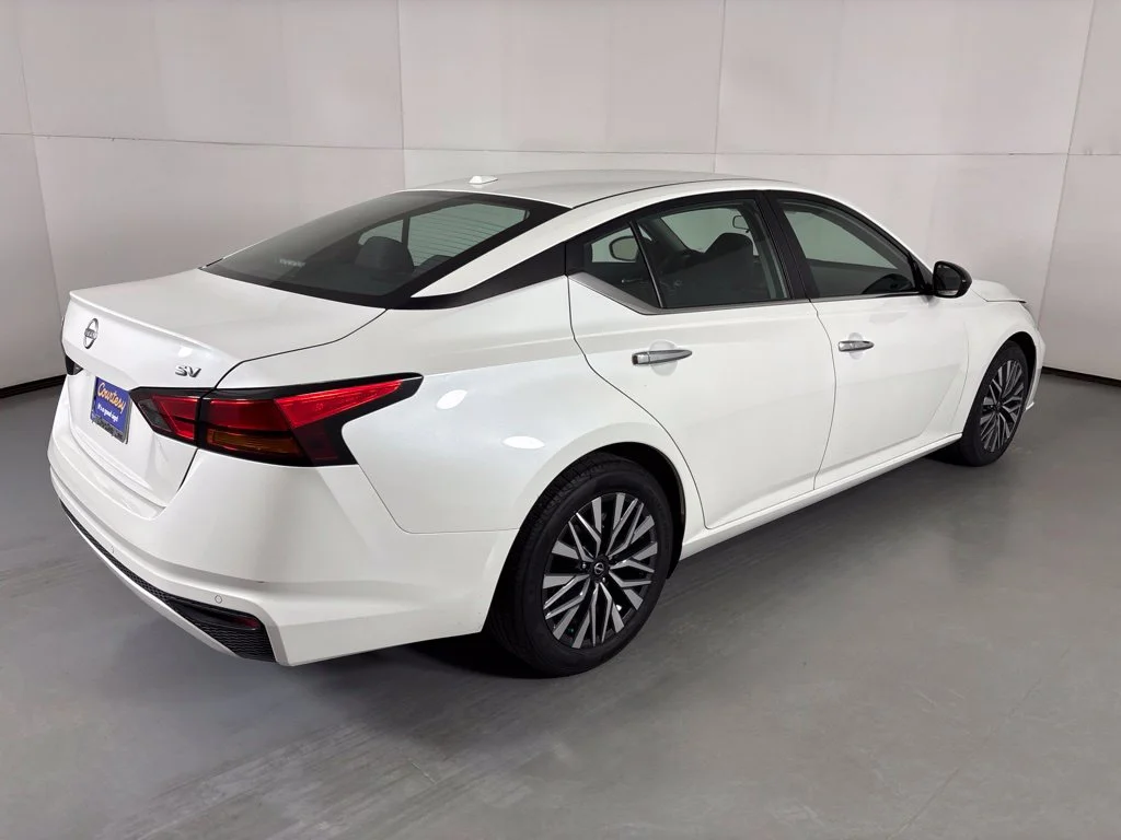 Used 2024 White Nissan 2.5 SV image 8