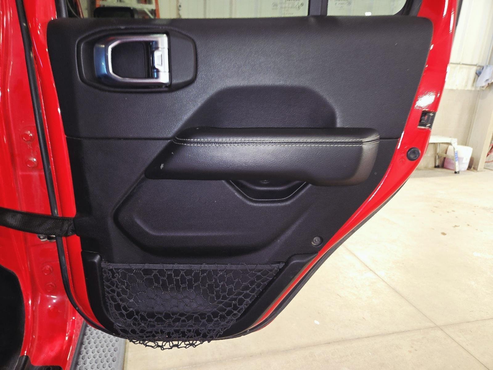 Used 2020 RED JEEP SAHARA image 47