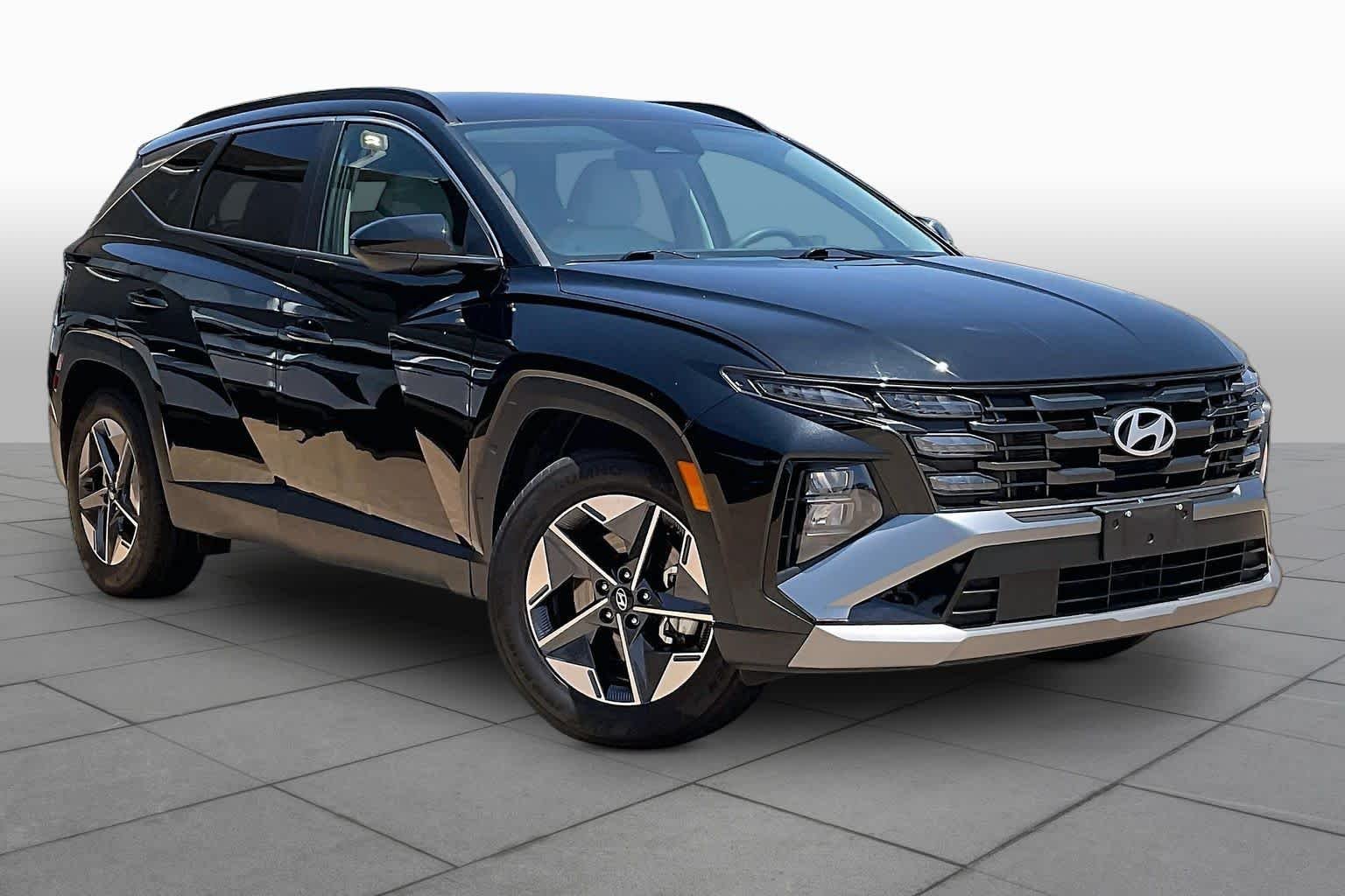 Used 2025 Phantom Black Hyundai SEL image 4