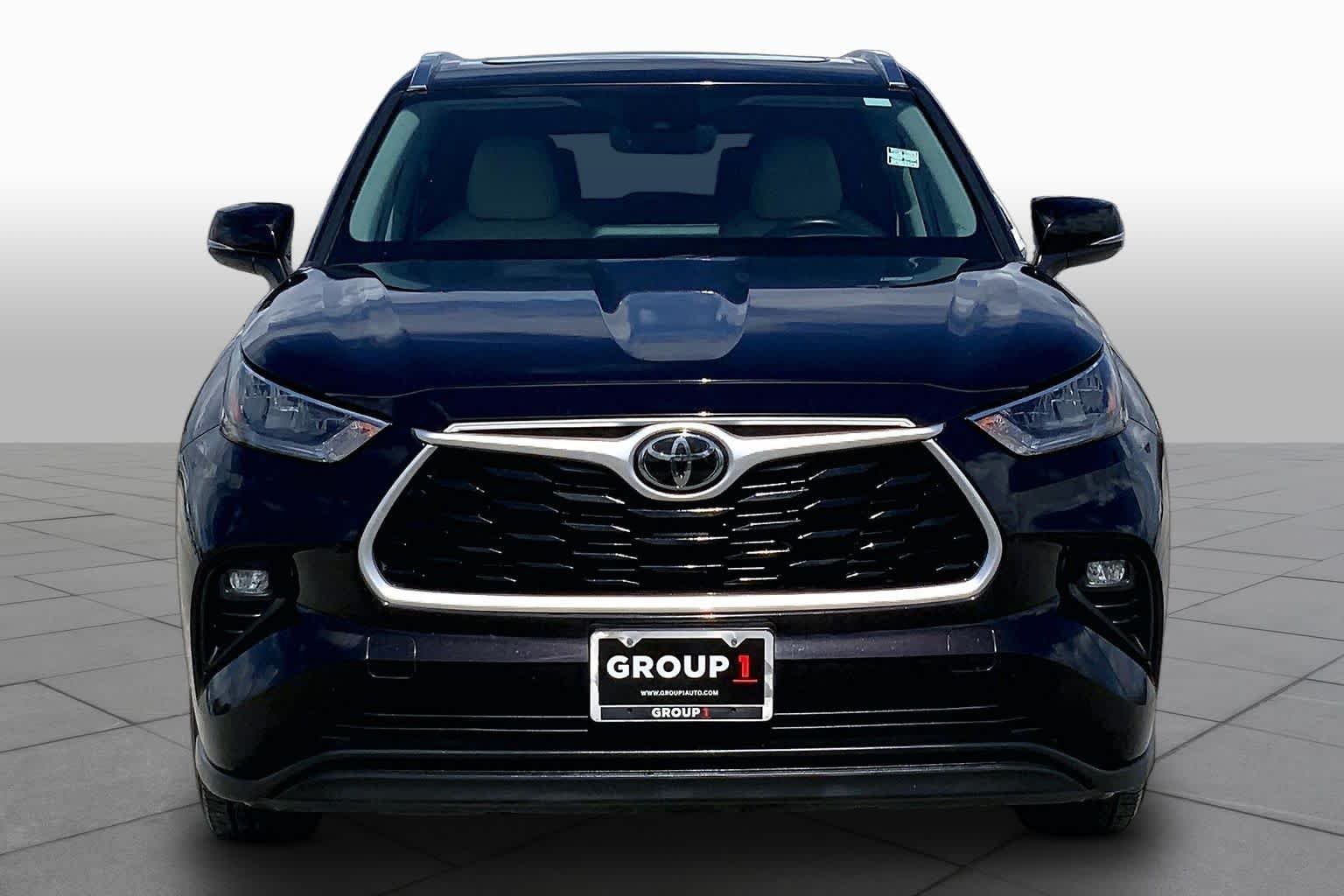 Used 2020 Opulent Amber Toyota XLE image 4